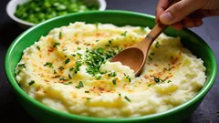 Perunamuusista tulee kuohkea ja paakuton: kokki kertoi, mitä lisätä ihan lopuksi