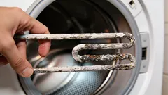 Kalkki irtoaa pesukoneesta paloina: ei kemiaa, vaan keittiön tuote auttaa