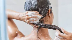 Hiuksista tulee tuplasti tuuheammat – tästä arkisesta niksistä tuli hitti