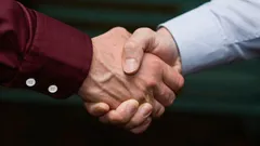 Mitä heikko kädenpuristus tarkoittaa? Psykologia nostaa esiin muutamia seikkoja