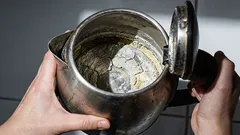 Kalkki häviää minuuteissa: kaada vedenkeittimeen etikan sijaan tätä